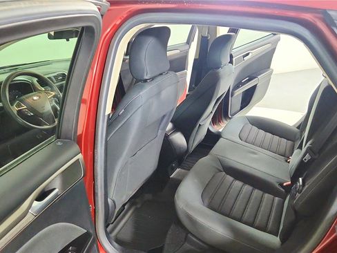 Used 2017 Ford Fusion SE image 32