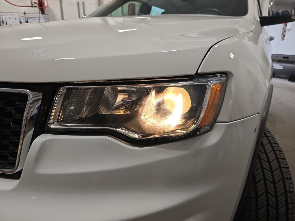 Used 2019 Jeep Grand Cherokee Limited AWD/4WD image 34