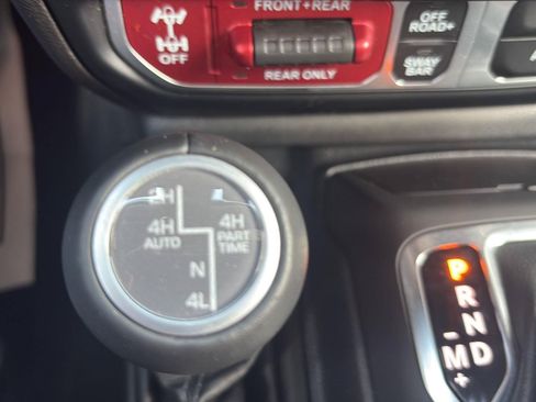 Used 2024 Jeep Gladiator Rubicon AWD/4WD image 42