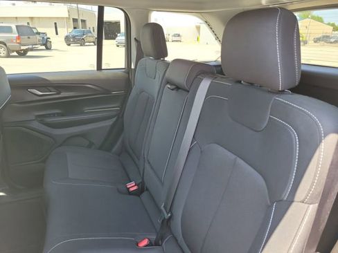 Used 2023 Jeep Grand Cherokee Laredo AWD/4WD image 23