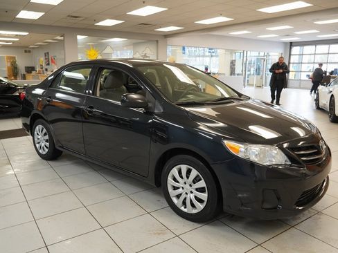 Used 2013 Toyota Corolla LE image 13