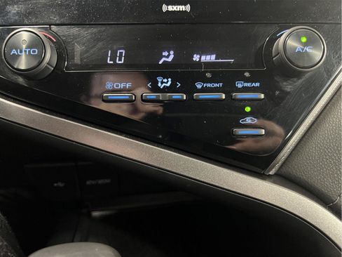 Used 2020 Toyota Camry SE w/ Carpet Mat Package AWD/4WD image 26