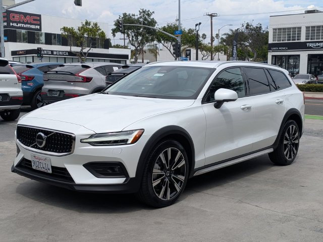 Certified 2025 Volvo V60 B5 Cross Country Ultra AWD/4WD image 7