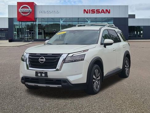 Used 2024 Nissan Pathfinder SL AWD/4WD image 3