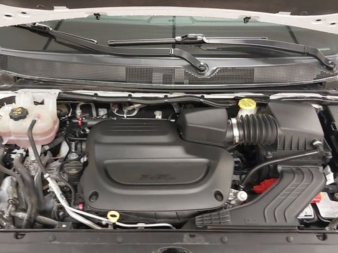 Used 2022 Chrysler Pacifica Touring-L w/ Uconnect Theater Family Group image 29