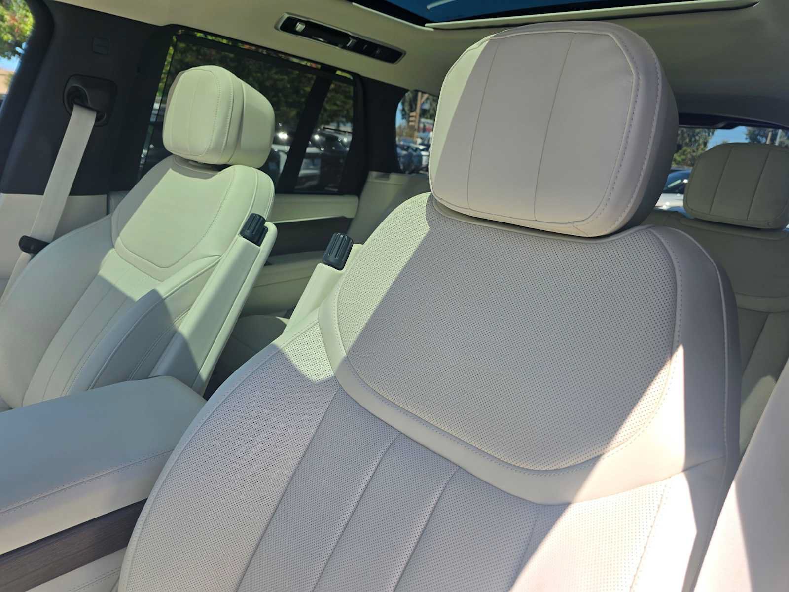 New 2026 Land Rover Range Rover SE AWD/4WD image 24