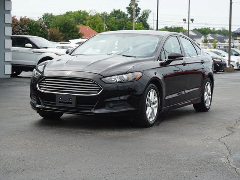 Used 2016 Ford Fusion SE FWD image 1