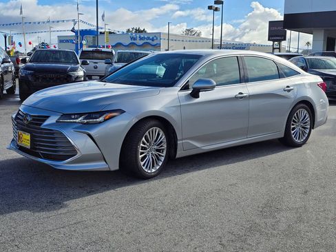Used 2019 Toyota Avalon Limited w/ Advanced Safety Package image 2