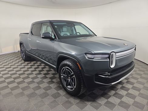 Used 2025 Rivian R1T Adventure image 7
