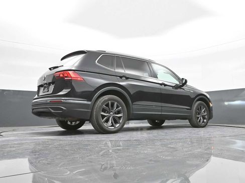 Used 2023 Volkswagen Tiguan SE image 41