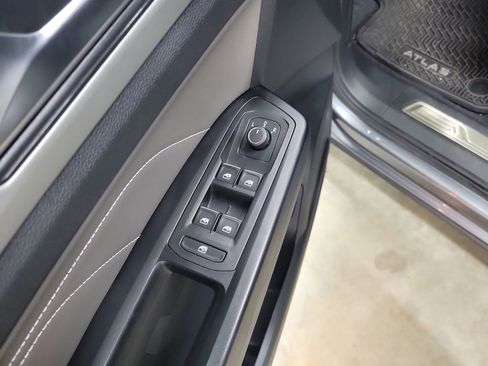 Used 2021 Volkswagen Atlas Cross Sport SE image 21