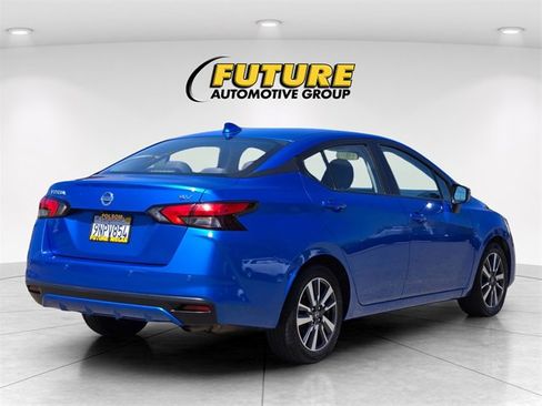 Used 2021 Nissan Versa SV image 4