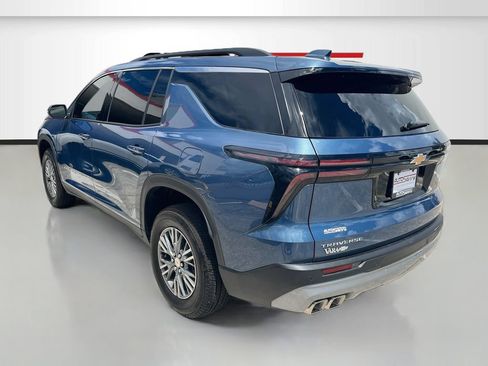 Used 2026 Chevrolet Traverse LT FWD image 5