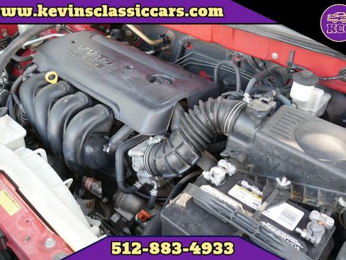 Used 2006 Pontiac Vibe Sport Wagon 4D w/ Preferred Package image 28