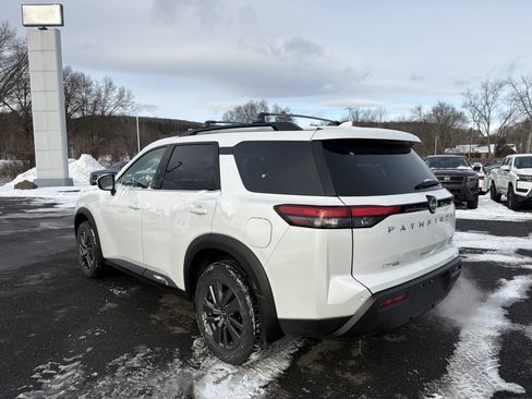 New 2025 Nissan Pathfinder SV image 7