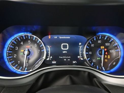 New 2026 Chrysler Pacifica Limited w/ Uconnect Theater Family Group image 30