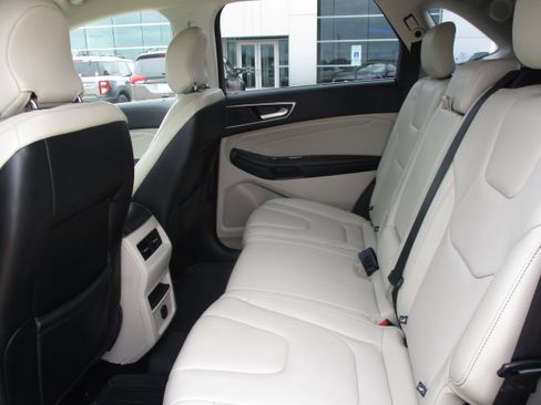 Used 2017 Ford Edge Titanium w/ Cold Weather Package FWD image 38