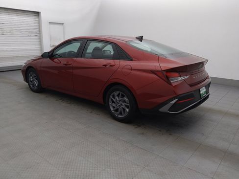 Used 2024 Hyundai Elantra SEL FWD image 3
