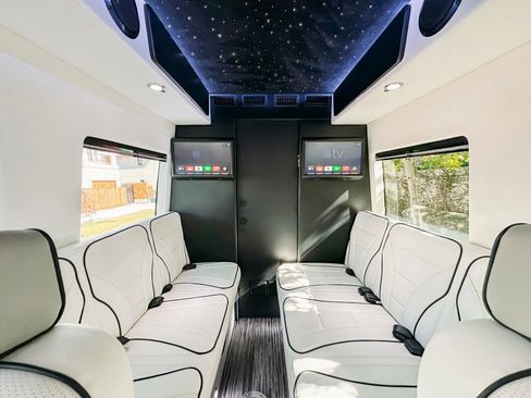 Used 2025 Mercedes-Benz Sprinter 3500 image 10