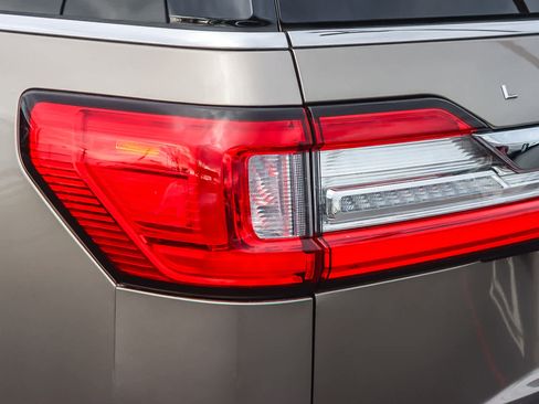 Used 2020 Lincoln Navigator L Reserve w/ Luxury Package image 8