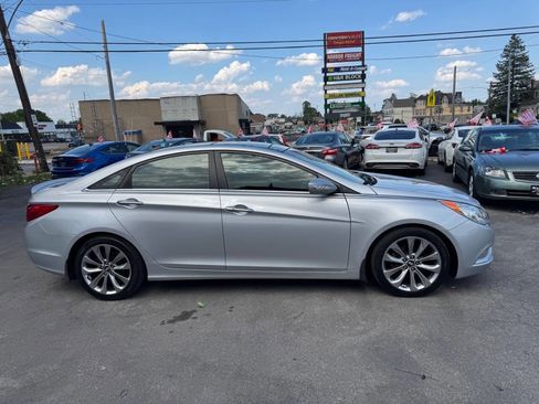 Used 2012 Hyundai Sonata Limited w/ Navigation Pkg FWD image 8