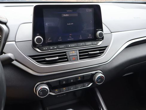 Used 2025 Nissan Altima 2.5 SR FWD image 6