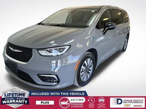 Used 2024 Chrysler Pacifica Limited FWD image 4