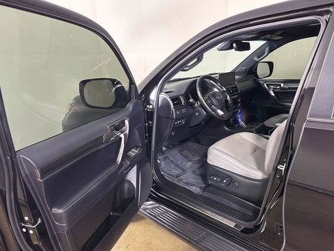 Used 2023 Lexus GX 460 w/ Black Line Special Edition AWD/4WD image 2