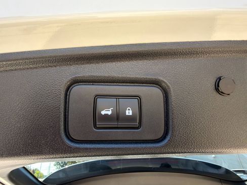Certified 2024 Nissan Pathfinder Platinum w/ Black Appearance Package AWD/4WD image 25