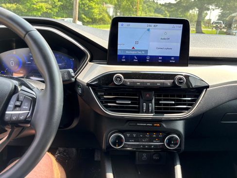 Used 2022 Ford Escape SEL w/ Technology Package image 25