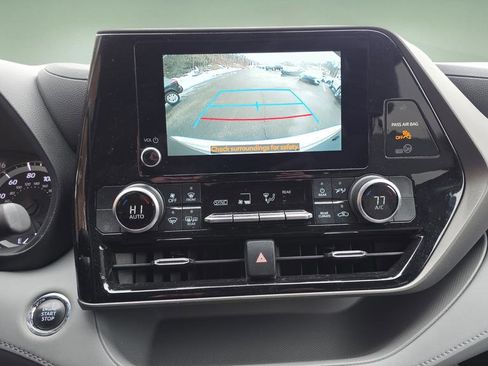 Used 2023 Toyota Highlander LE image 28