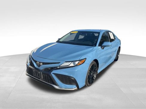 Used 2023 Toyota Camry XSE image 3