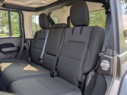 Used 2023 Jeep Wrangler Unlimited w/ Safety Group AWD/4WD image 18