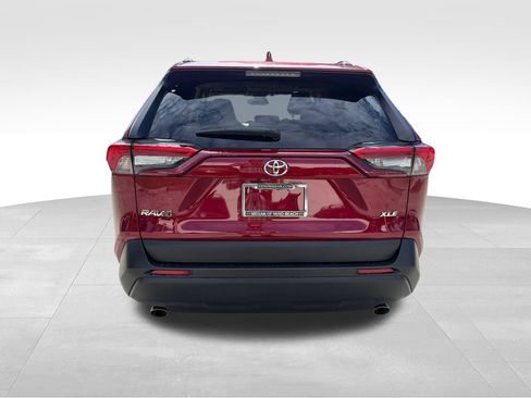 Used 2021 Toyota RAV4 XLE Premium FWD image 6