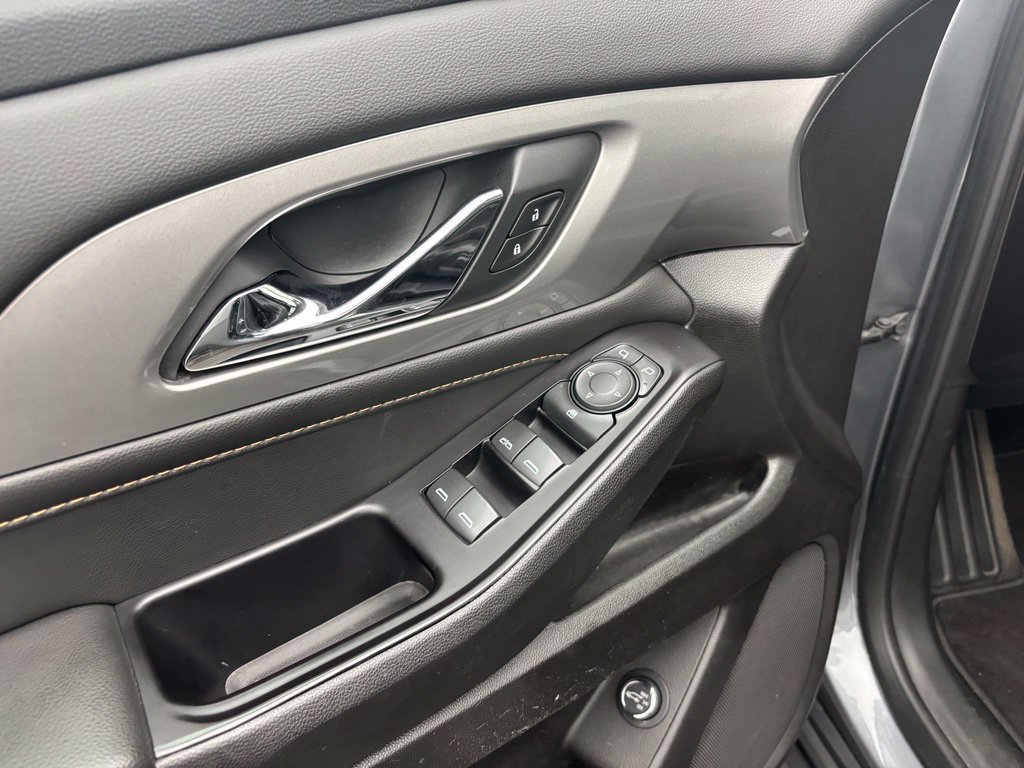 Used 2019 Chevrolet Traverse LT FWD image 17