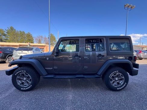 Used 2017 Jeep Wrangler Unlimited Rubicon w/ Cold Weather Group AWD/4WD image 4