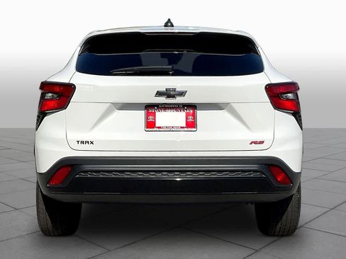 Used 2024 Chevrolet Trax RS w/ Driver Confidence Package FWD image 5