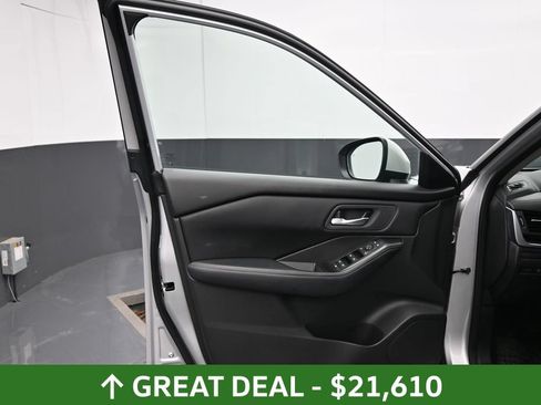 Used 2025 Nissan Rogue SV AWD/4WD image 19