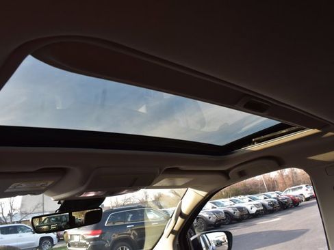 Used 2024 Nissan Frontier SL w/ Technology Package image 17