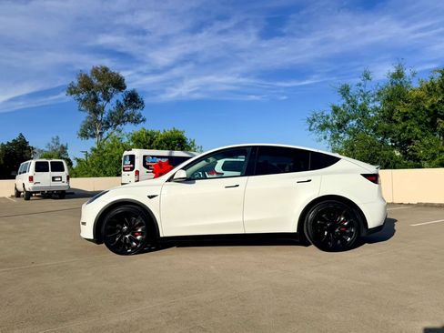 Used 2022 Tesla Model Y Performance AWD/4WD image 5