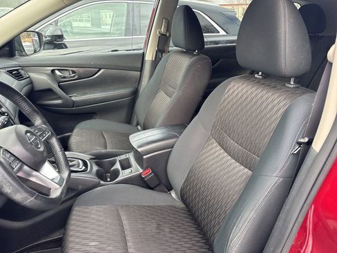 Used 2018 Nissan Rogue SV image 4