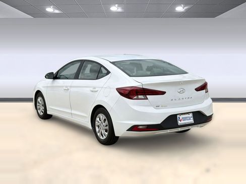 Used 2019 Hyundai Elantra SE FWD image 3