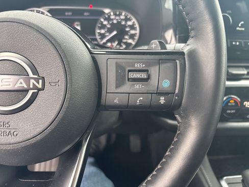 Used 2023 Nissan Pathfinder SL AWD/4WD image 22