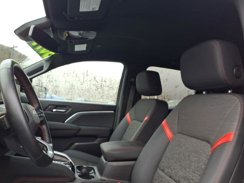 Used 2024 Chevrolet Colorado Z71 w/ Z71 Convenience Package 2 image 12