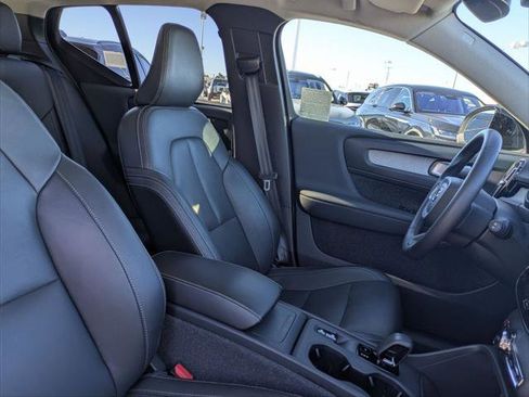 Used 2024 Volvo XC40 B5 Core w/ Climate Package image 23
