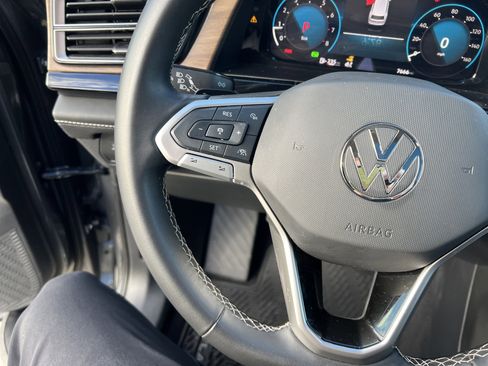 Certified 2025 Volkswagen Atlas SE image 18
