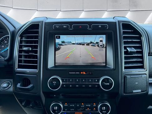 Used 2018 Ford Expedition Limited AWD/4WD image 16