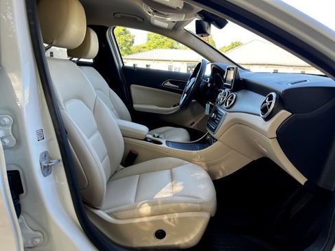 Used 2015 Mercedes-Benz GLA 250 4MATIC w/ Premium Package image 28