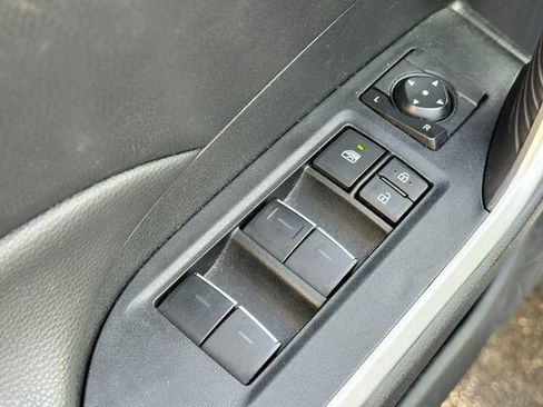Used 2025 Toyota RAV4 XLE AWD/4WD image 19