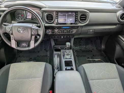 Used 2022 Toyota Tacoma TRD Off-Road w/ Technology Package AWD/4WD image 15